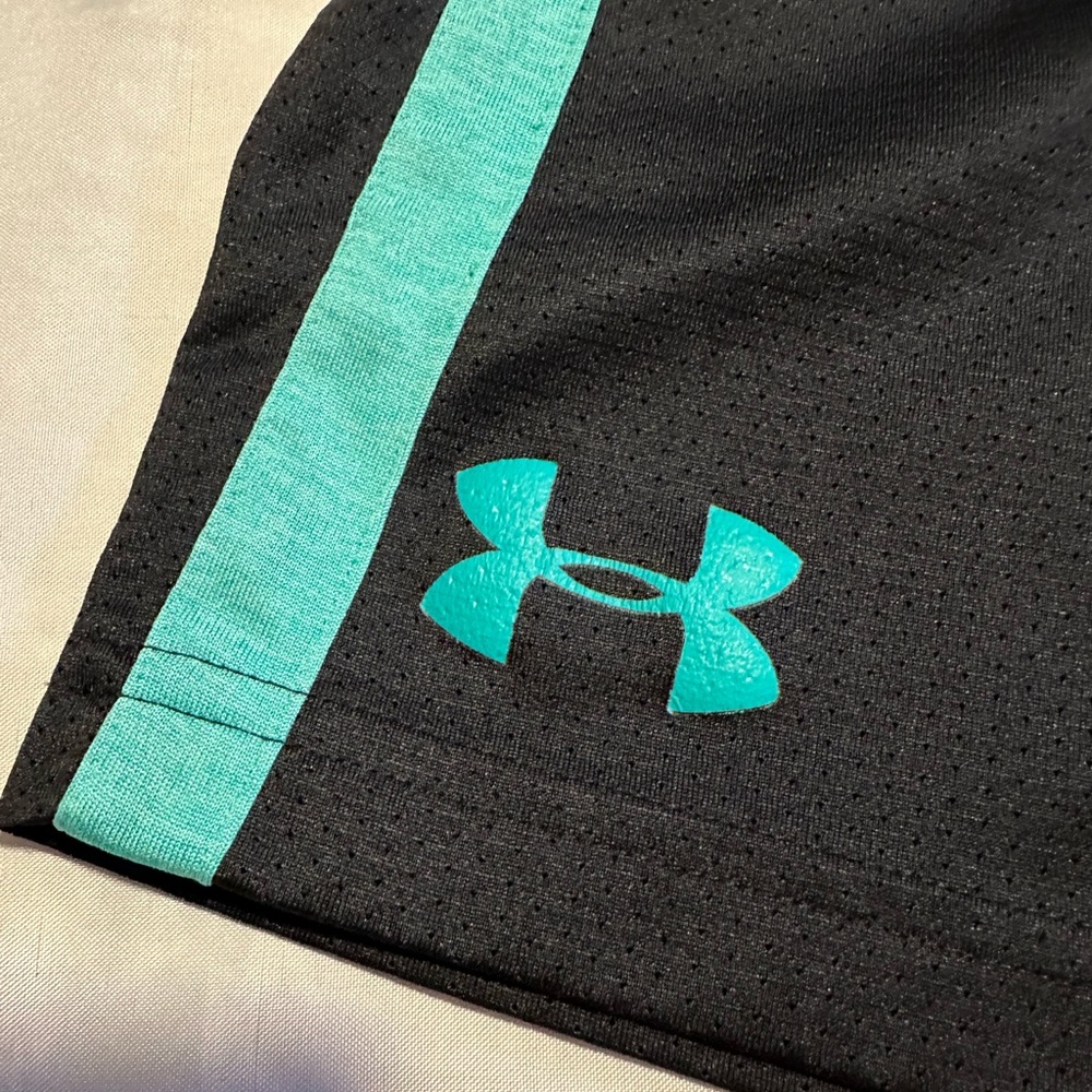 Under Armour Loose Fit HeatGear Shorts Sz L - Picture 7 of 9